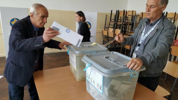 Kosova sandık başında