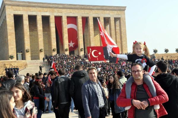 Anıtkabir'e insan seli 