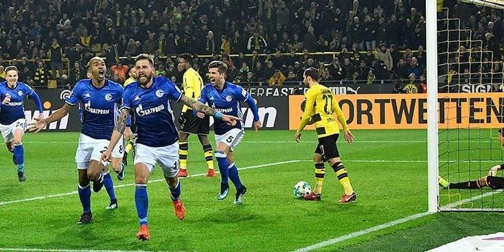 Schalke 04, Dortmund'da 4-0'dan geri döndü 