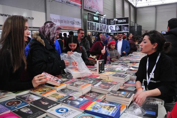 Adana'da edebiyat şöleni 