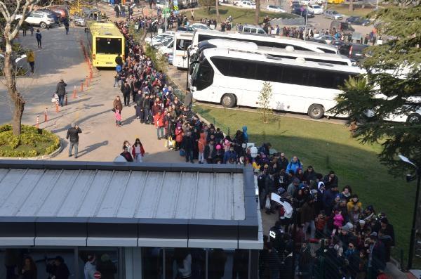 Uludağ'da teleferik kuyruğu