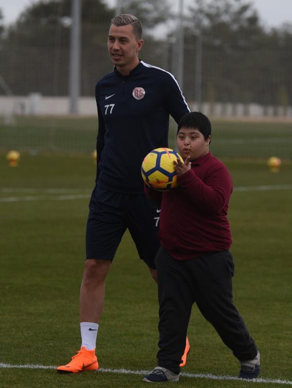 Antalyaspor'da neşeli antrenman