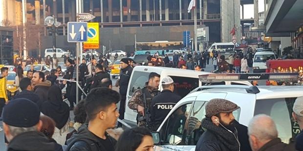 Taksim Meydanı'nda çatışma: 1 ölü, 4 yaralı