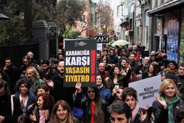 Tiyatrocular Kadıköy'de yürüdü