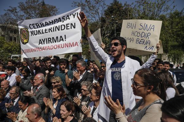 Cerrahpaşa Tıp'ta "Bölünme"protestosu