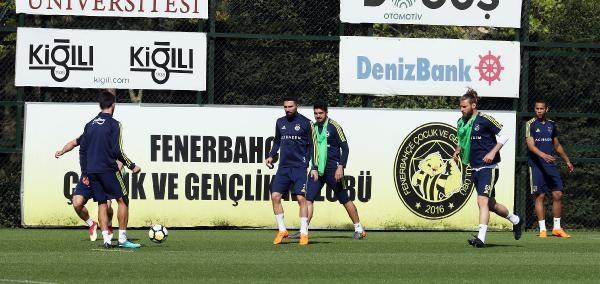 Fenerbahçe, Antalyaspor'a bileniyor