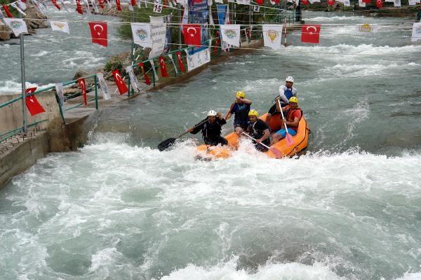 Yusufeli'nde rafting heyecanı