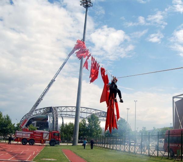 Kayseri'deki kutlamada bayrak şov