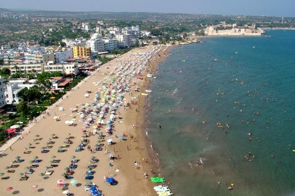 Mersin'de plajlar hareketlendi