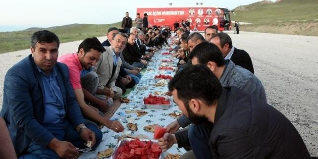 Saadet Partisi'nden çevre yolunda iftar