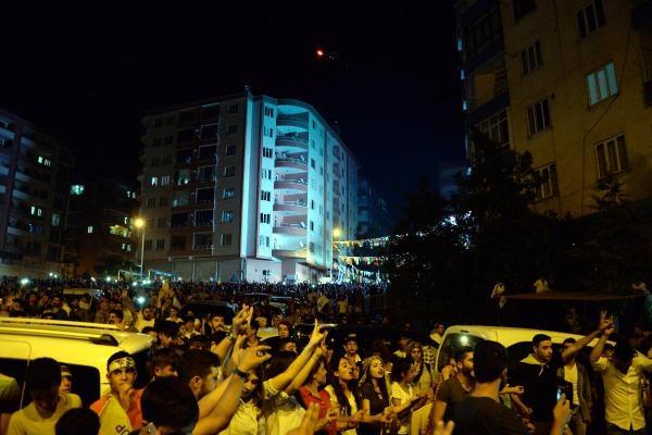 Diyarbakır'da HDP'lilerden kutlama/Fotoğrafar