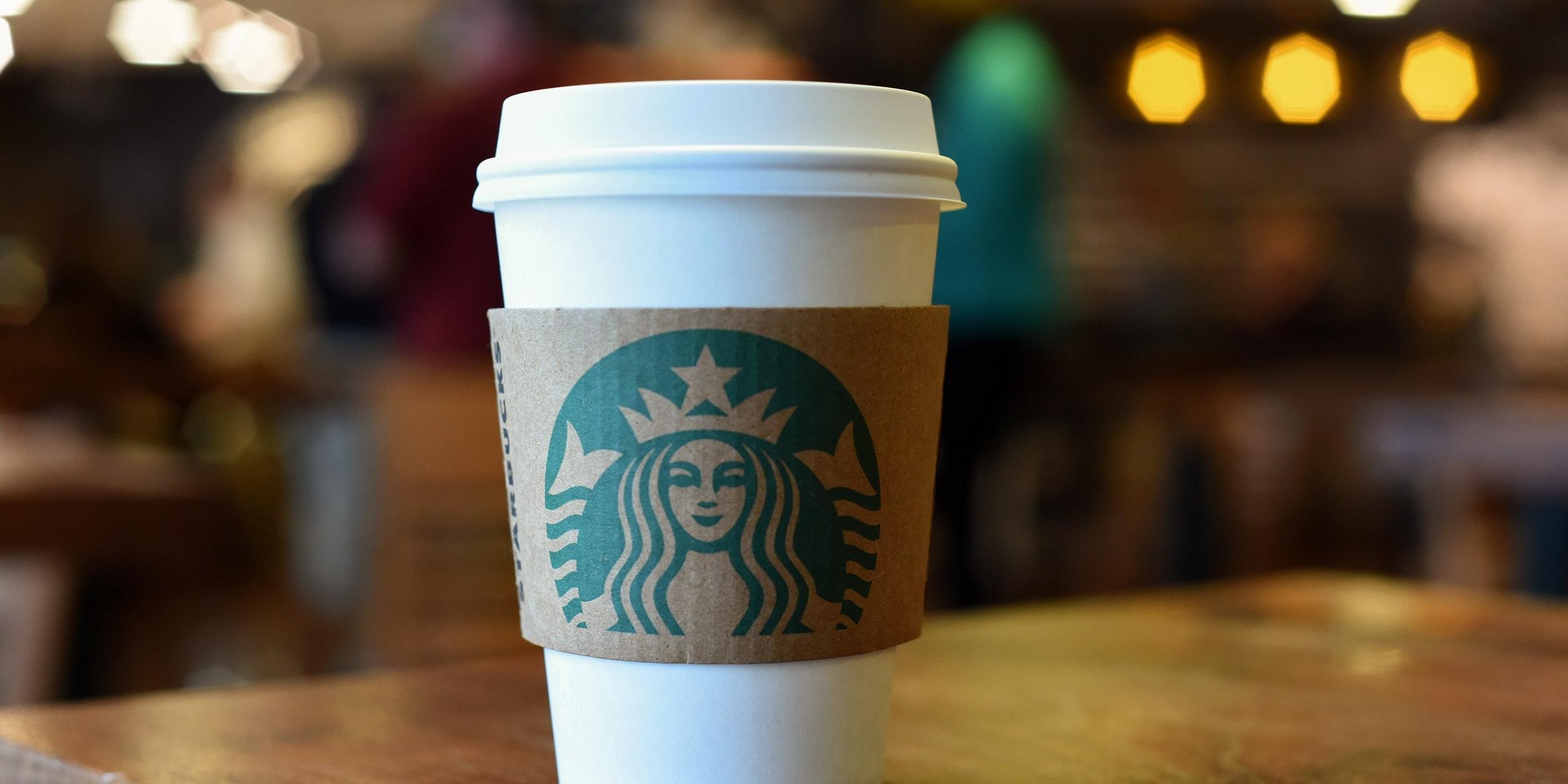 Starbucks'tan plastik yasağı