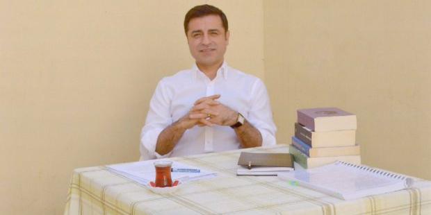 Demirtaş'tan Temelli'ye destek: Bu tür ucuzluklara alet olunmamalı