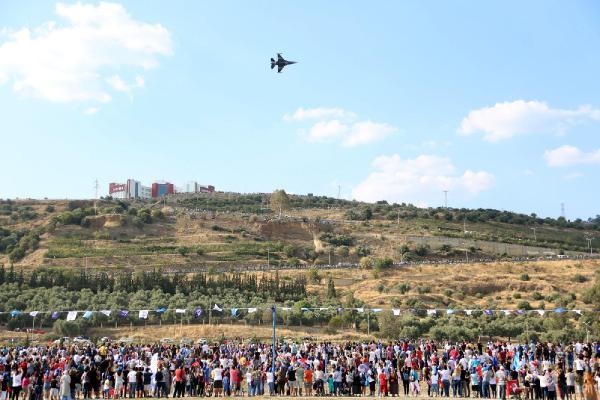 Aydın'da SOLOTÜRK'ten gösteri