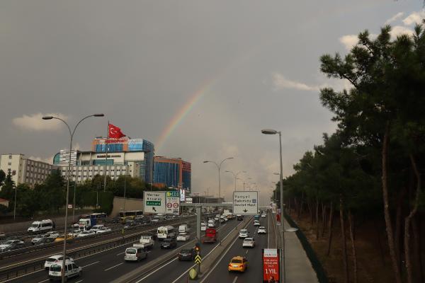  İstanbul'da gökkuşağı sürprizi