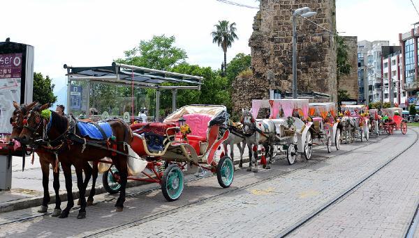 Antalya'da faytonlar kaldırılıyor