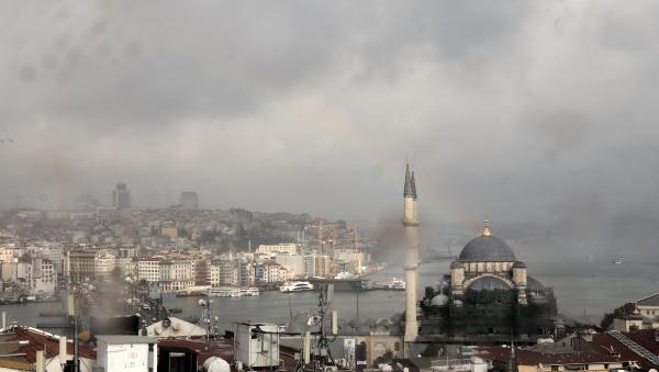 İstanbul'da gökkuşağı sürprizi