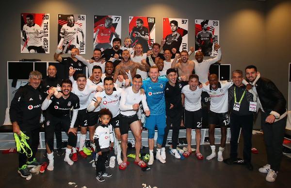 Beşiktaş'tan galibiyet pozu